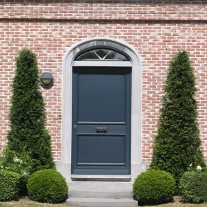 Uitverkoop Belgisch hardstenen deuromlijsting model 5