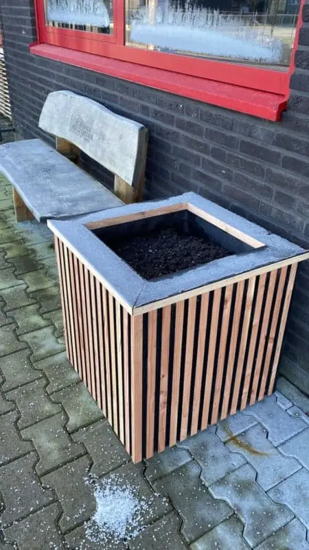 Tijdelijk Beschikbaar Douglas bloembak triple profiel