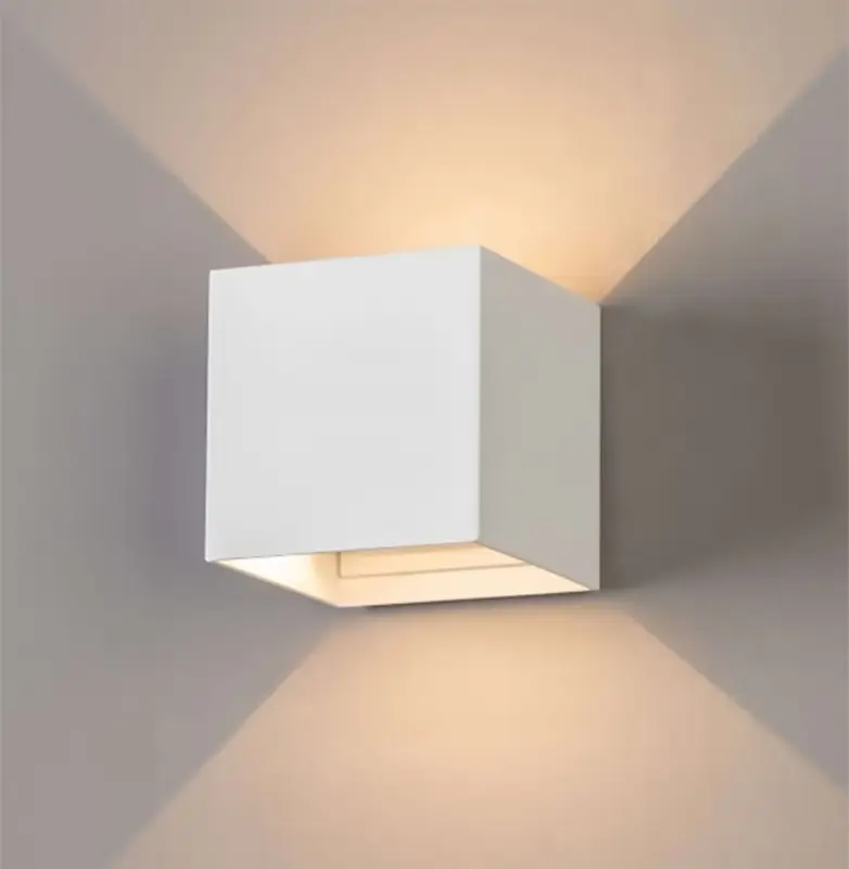 Aku WallClip Wandlamp Kubus Vierkant Wit Koopje