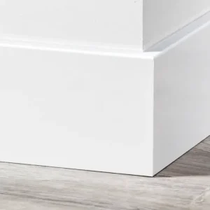 MDF Moderne Plint 150x9mm Wit Voorgelakt RAL 9010 Tijdelijk Beschikbaar