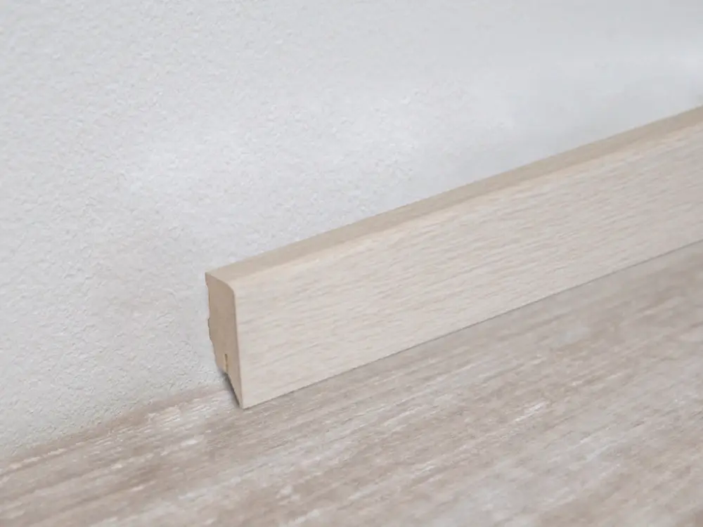 Nieuw Plintstrook gestreept eiken decor