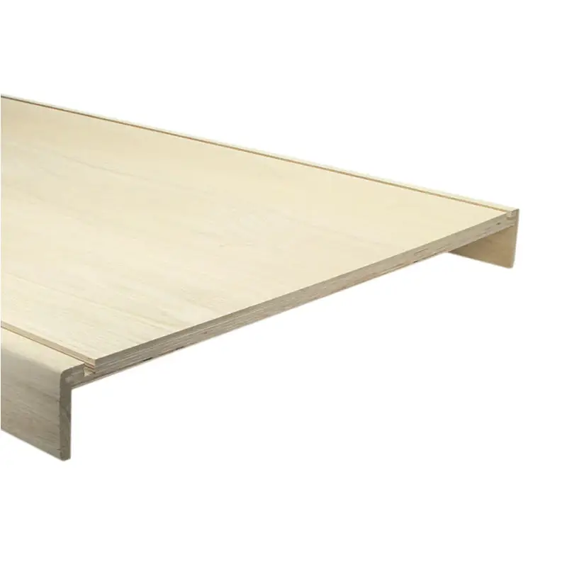 Koopje Traptrede nat. eiken onb. 92x57cm (2xneus 6cm) + uitsp.